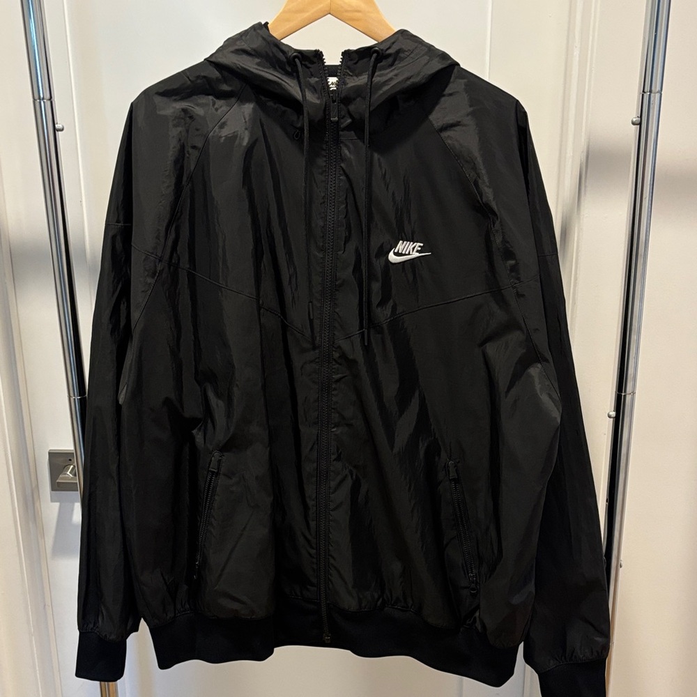 Nike Men's Black Windbreaker Jacket